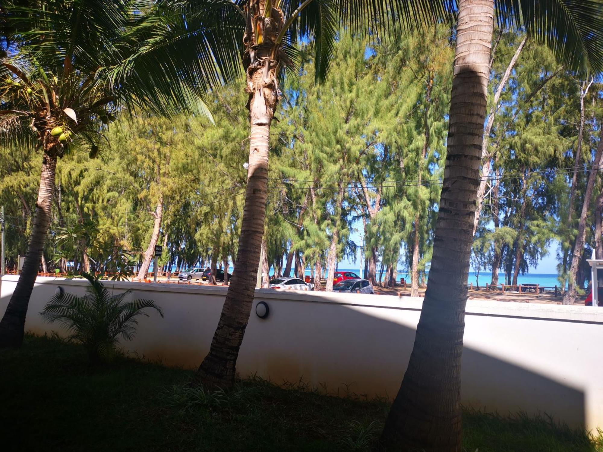 Oceanside Licenced Tourist Residence Flic-en-Flacq Exterior foto